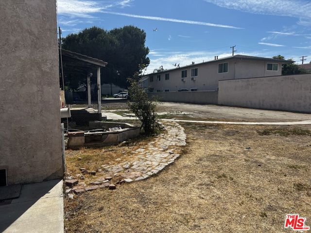 1071 & 1073 Walnut Street, Tustin CA: https://media.crmls.org/mediaz/1a6082cf-02ab-4412-a518-d440aefeca86.jpg