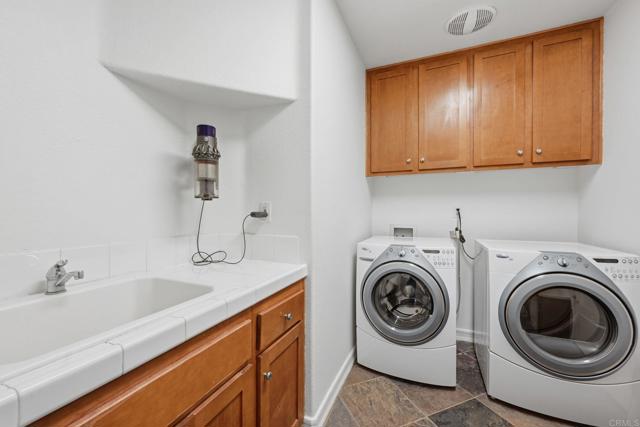 Detail Gallery Image 30 of 65 For 557 Samuel Ct, Encinitas,  CA 92024 - 5 Beds | 4/1 Baths