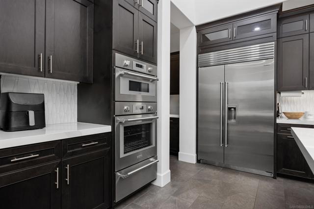 3881 Rancho Summit Dr, Encinitas CA: https://media.crmls.org/mediaz/1a624c0d-0471-4408-9523-781d62325b3e.jpg
