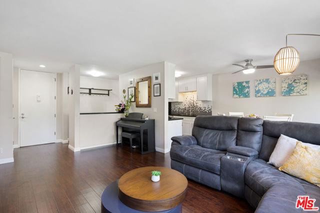 6050 CANTERBURY Drive, F109 photo 7