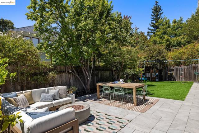 2842 Ashby Ave, Berkeley CA: https://media.crmls.org/mediaz/1a6256e3-1a14-48e0-bff9-6a87390f1724.jpg