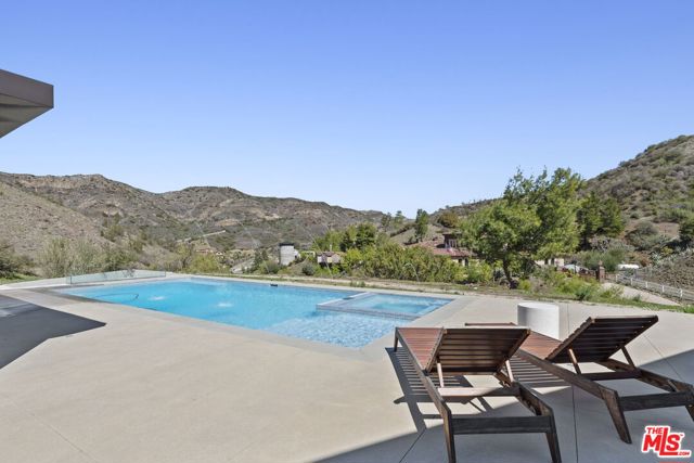 31830 Lobo Canyon, Agoura Hills CA: https://media.crmls.org/mediaz/1a62f56a-064b-45ae-b342-076dcccc3a02.jpg