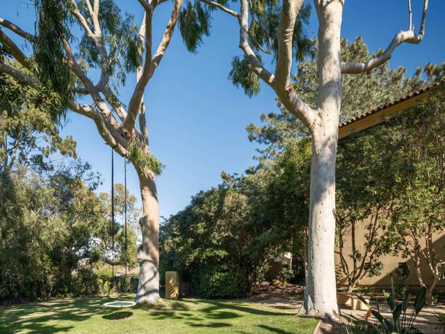 2665 Idle Hour Lane, La Jolla CA: https://media.crmls.org/mediaz/1a631f3f-f52d-41b1-88d7-72c631dafac0.jpg