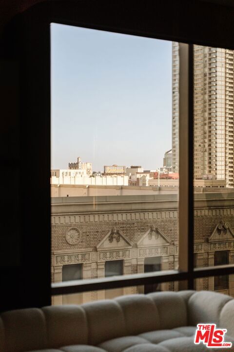 https://media.crmls.org/mediaz/1a644ec7-7f0b-4c96-ba63-b7a882005340.jpg?preset=X-Large