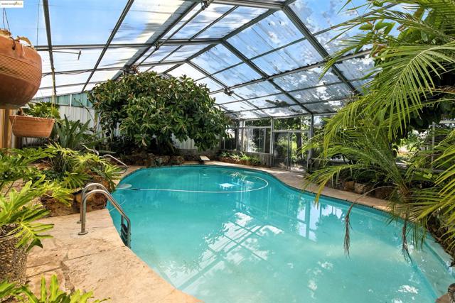 3112 View Drive, Antioch CA: https://media.crmls.org/mediaz/1a64a75d-e8d3-48f8-acca-74048126ba54.jpg