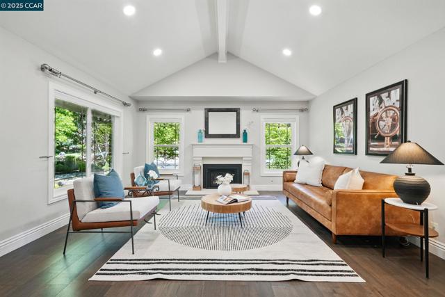 235 Saint Paul Dr, Alamo CA: https://media.crmls.org/mediaz/1a64ab53-8a8d-4ea7-a938-897a13eee1a3.jpg