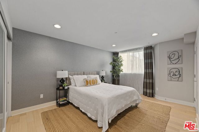 600 S Ridgeley Drive, Los Angeles CA: https://media.crmls.org/mediaz/1a65671d-1910-4cc6-bf15-ec6406215bd6.jpg