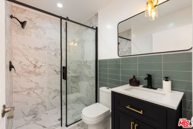 3827 S Victoria Avenue, View Park CA: https://media.crmls.org/mediaz/1a656cf5-e72d-4bc7-a8f5-1c0417dc487e.jpg