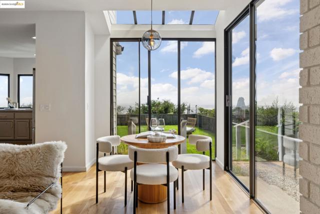 6019 Ridgemont Dr, Oakland CA: https://media.crmls.org/mediaz/1a65ab51-15ae-461c-bae5-85f6883c3cef.jpg
