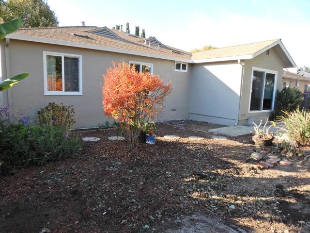 2060 Pulgas Avenue, East Palo Alto CA: https://media.crmls.org/mediaz/1a65c199-d39c-474e-bfed-2241255efb59.jpg