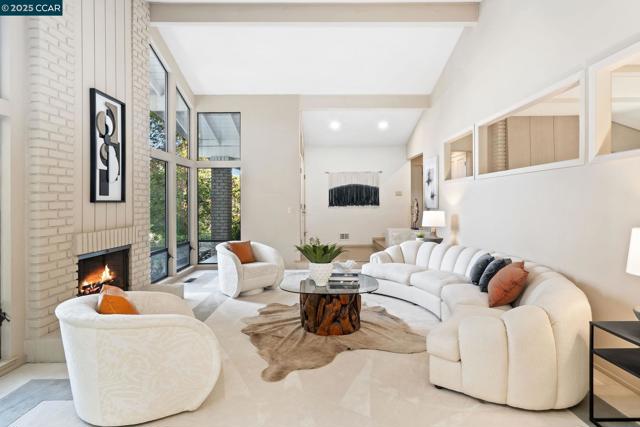 225 Vagabond Ct, Alamo CA: https://media.crmls.org/mediaz/1a66376f-71d9-4059-aa8b-ce65a27426c4.jpg