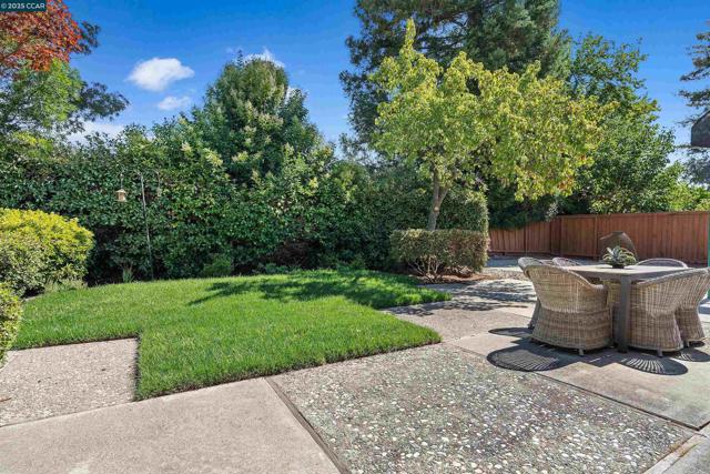 372 El Divisadero Ave, Walnut Creek CA: https://media.crmls.org/mediaz/1a663a2e-d393-40f4-a2d9-b498333acf65.jpg