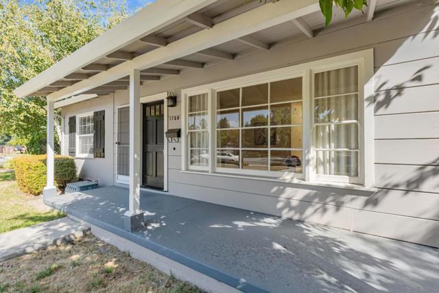 Image 4 of 37 For 1759 Heatherdale Avenue