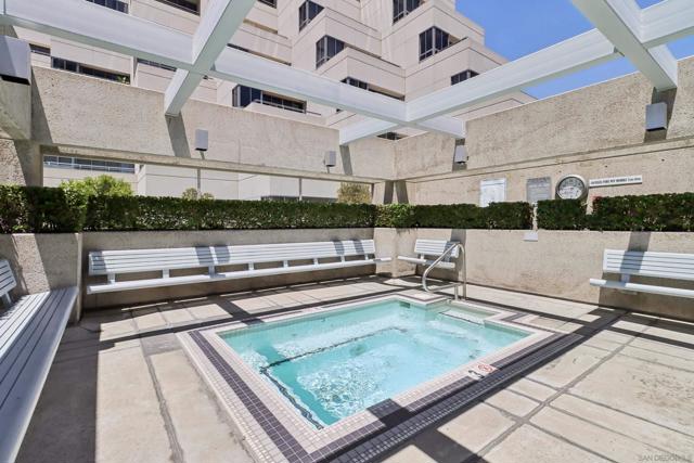700 Front St, San Diego CA: https://media.crmls.org/mediaz/1a6759be-581f-46ce-8c8a-9c0cef4f7636.jpg