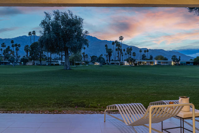 26 Lakeview Circle, Palm Springs CA: https://media.crmls.org/mediaz/1a676a1c-8504-4079-8107-42a89b9627d4.jpg