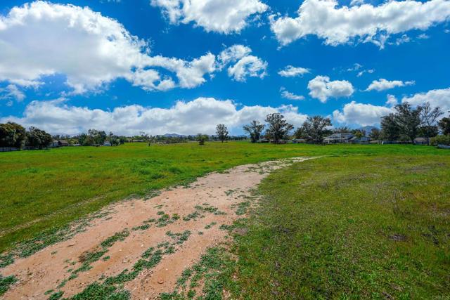2156 Montecito Road, Ramona CA: https://media.crmls.org/mediaz/1a678cb2-5de6-4785-ba1e-3acf95fb4a6c.jpg