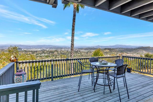 560 Seeforever Dr, San Marcos CA: https://media.crmls.org/mediaz/1a681d03-7af8-4307-9615-fc5231338ab3.jpg