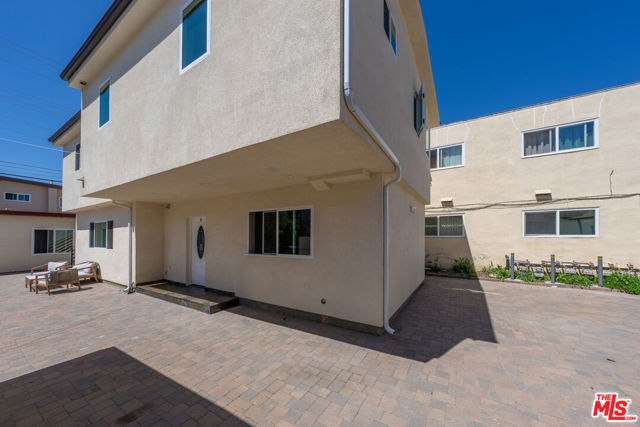 1031 Thompson, Glendale CA: https://media.crmls.org/mediaz/1a681dcc-8720-4ded-9a77-ecd9e177e4c0.jpg
