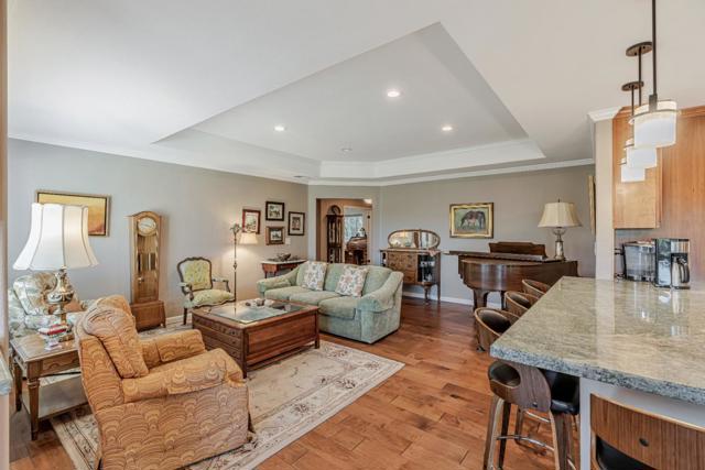 19225 Reavis Way, Salinas CA: https://media.crmls.org/mediaz/1a682b7f-7bb9-487f-b65f-c595807866eb.jpg