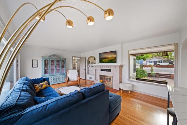 1901 Chestnut Street, Redding CA: https://media.crmls.org/mediaz/1a685093-33ac-477d-b955-a50bdbd5dbc2.jpg