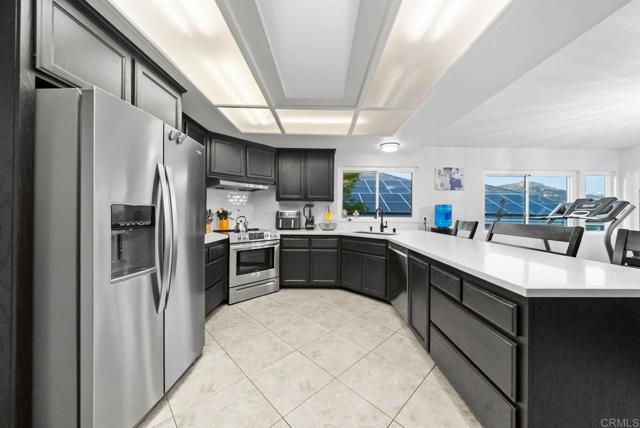 15425 Vista Vicente Dr, San Diego CA: https://media.crmls.org/mediaz/1a6884f8-061e-4d10-883d-4f7fbfe15b1a.jpg