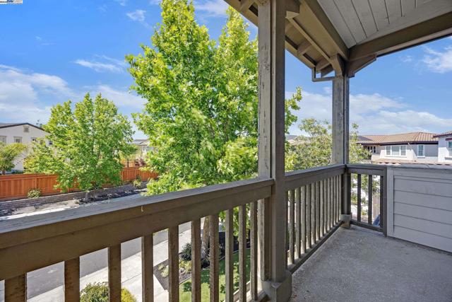 1359 Monterosso St, Danville CA: https://media.crmls.org/mediaz/1a68a2f7-073f-4089-9a83-bf31c8af5a58.jpg