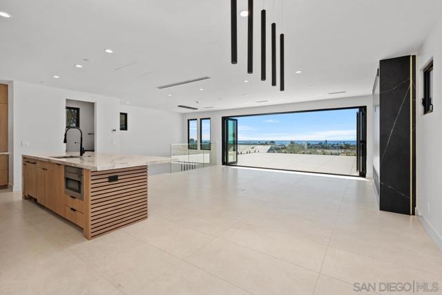 1009 Arcadia Road, Encinitas CA: https://media.crmls.org/mediaz/1a6a0867-7b0f-43ff-b1c8-0bbe73080c42.jpg