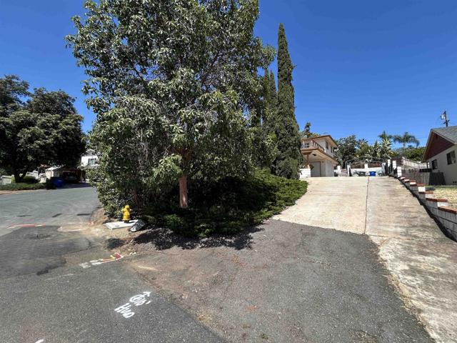 1333 El Rey Ave, El Cajon CA: https://media.crmls.org/mediaz/1a6a2423-262b-4782-8539-ec525b9181f7.jpg