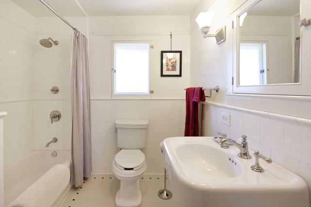 3574 7th Avenue, San Diego CA: https://media.crmls.org/mediaz/1a6a47c2-5d70-4991-a89d-b4b0a26cf919.jpg