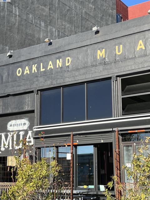2349 Waverly St, Oakland CA: https://media.crmls.org/mediaz/1a6a7295-d0ee-4637-8275-898cca109d71.jpg