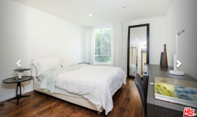 406 N Oakhurst Drive, Beverly Hills CA: https://media.crmls.org/mediaz/1a6b21db-c638-4db1-994e-832bfb7df6be.jpg