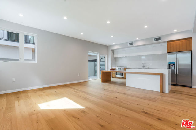 1729 S Barrington Avenue, Los Angeles CA: https://media.crmls.org/mediaz/1a6be660-eee5-4dcb-8790-7270b10b2d2c.jpg