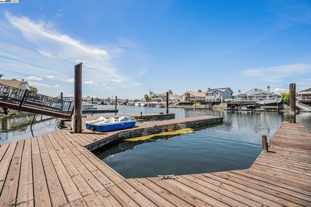 4325 Monterey ct, Discovery Bay CA: https://media.crmls.org/mediaz/1a6c1bd5-ce70-4750-b291-8c33296a6d45.jpg