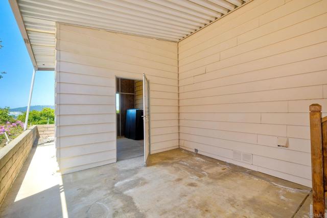 1175 La Moree Rd, San Marcos CA: https://media.crmls.org/mediaz/1a6ce5b3-58ea-4aad-b6e3-eeda4263d5e6.jpg