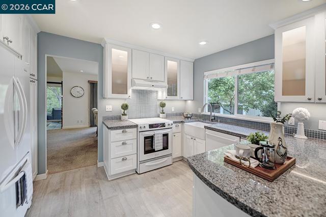 Image 12 of 58 For 925 Terra California Dr  6