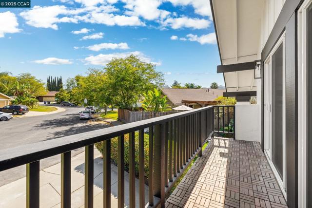 4516 Spring Valley Way, Concord CA: https://media.crmls.org/mediaz/1a6dc5be-7e0a-4f5c-95e4-e14da4a9f1e4.jpg
