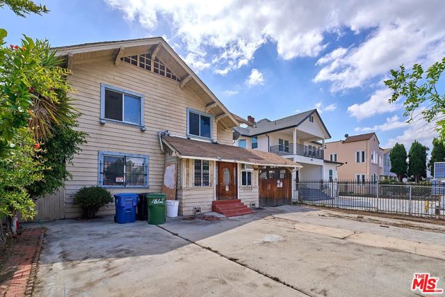 1612 Arlington Avenue, Los Angeles CA: https://media.crmls.org/mediaz/1a6e076e-213e-460f-98e3-1084889fac68.jpg