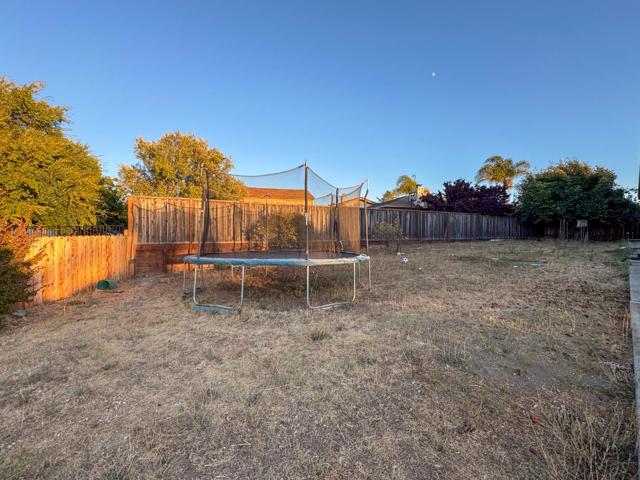 215 Rays Circle, Hollister CA: https://media.crmls.org/mediaz/1a6eae11-068c-41dd-bfd0-49a08affc994.jpg