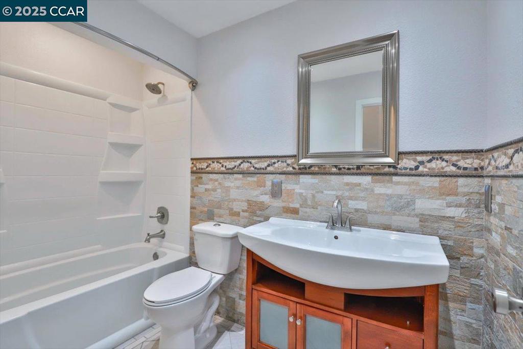 https://media.crmls.org/mediaz/1a6edc81-f056-463d-aaf7-52d2edc330c4.jpg?preset=X-Large