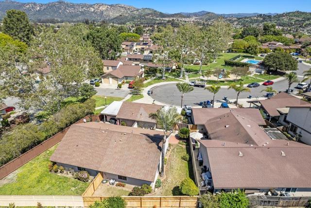 545 Shady Brook Pl, Escondido CA: https://media.crmls.org/mediaz/1a70ebfd-8268-42b3-8946-6bd459ad3f55.jpg