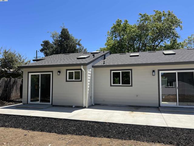 2559 Lynn Ave, Concord CA: https://media.crmls.org/mediaz/1a70ef78-1399-4ed2-bd80-ebbc6e38da64.jpg