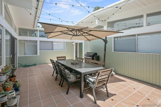 435 Country Club Ln, Coronado CA: https://media.crmls.org/mediaz/1a71f3d1-15d6-4f0f-afd9-d1fd7edc401d.jpg