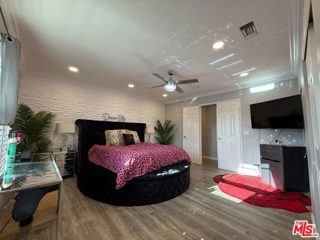 8020 Cora Street photo 11