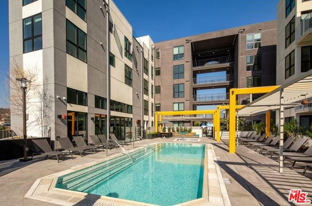 1101 N Main Street, Los Angeles CA: https://media.crmls.org/mediaz/1a723596-0ebd-45bb-87e7-23a043d7c5d6.jpg