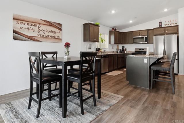 Detail Gallery Image 2 of 30 For 1262 Allegiance Ave, Hemet,  CA 92543 - 4 Beds | 2/1 Baths