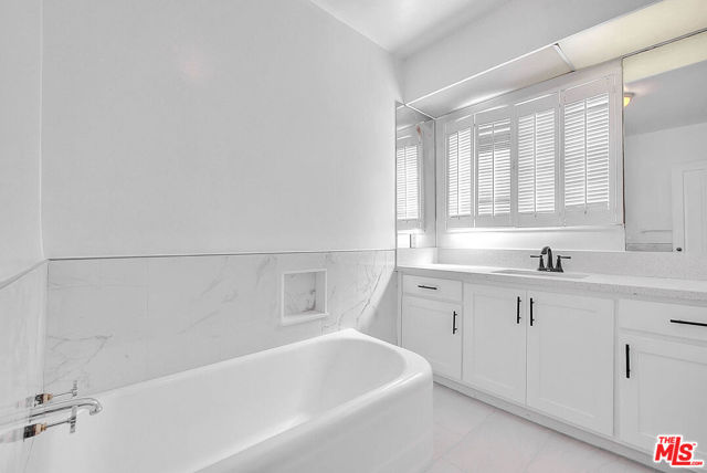 4090 Creed Avenue, Los Angeles CA: https://media.crmls.org/mediaz/1a727886-04fc-41c0-bcc3-ba33d977d2bb.jpg
