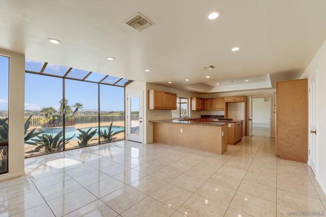 3013 Woodford Dr, La Jolla CA: https://media.crmls.org/mediaz/1a72c72f-5682-424a-8db4-be04de3ccdeb.jpg