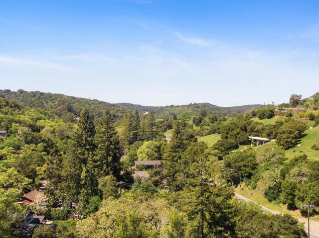 2085 Edgewood Road, Redwood City CA: https://media.crmls.org/mediaz/1a72f2eb-6f26-42cc-9cb8-678988932784.jpg