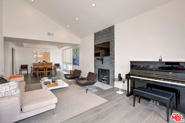 10640 Wilkins Avenue, Los Angeles CA: https://media.crmls.org/mediaz/1a72f90f-51b1-4ec6-aad1-9601c8242bbc.jpg