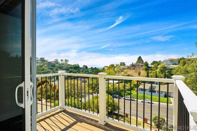 1935 Nautilus St, La Jolla CA: https://media.crmls.org/mediaz/1a739609-ed8e-4df5-97f1-99ffe99b45b4.jpg